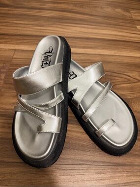 Von D Shoes silver sandals size 9